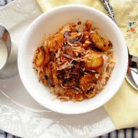 Permalink to: Oatmeal with Caramelized Bananas, Toasted Coconut, and Walnuts Oatmeal with caramelized bananas top view