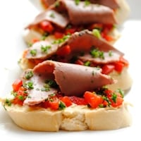 Permalink to: Hummus, Red Pepper, and Roast Beef Crostini roast-beef-crostini-thumb