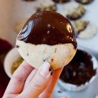 Permalink to: Chocolate and Pistachio Dipped Cranberry Shortbreads cranberry-shortbread-thumb