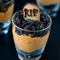 Permalink to: Pumpkin Dirt Pudding (Graveyard Parfaits) #SundaySupper pumpkin dirt pudding 200