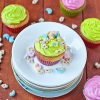 Permalink to: Lucky Charms Cupcakes with Neon Marshmallow Frosting lucky-charms-cupcakes-thumb